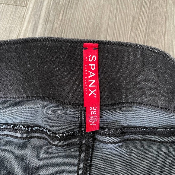 Spanx Vintage Distressed Ankle Skinny Jeans - Picture 5 of 8